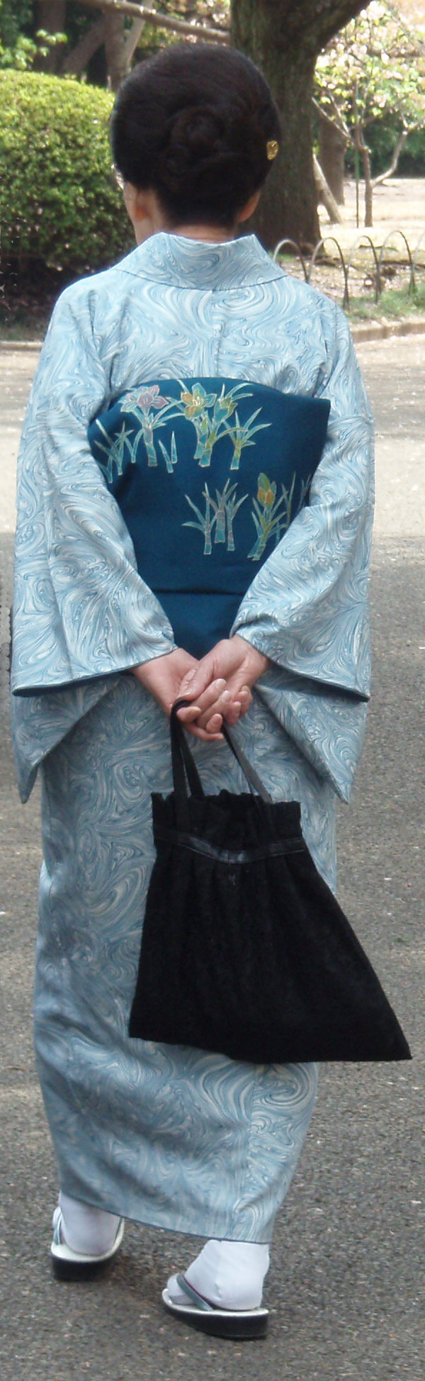 Kimono lady crop