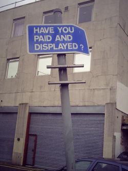 Pay_and_display_signpost