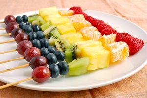 Rainbow-fruit-skewers-3